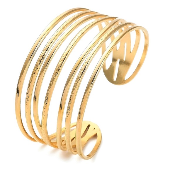 Jewelry - Elegant Gold Cuff Bracelet. 18K Gold Plated Steel.